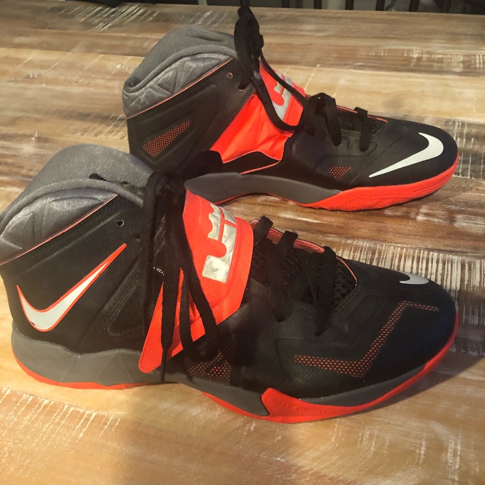 Lebron James Nike Basketball Shoes Size 10.5